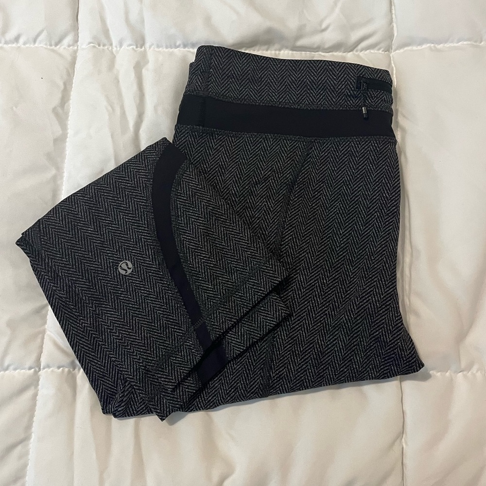 Lululemon Giant Herringbone Inspire Crop leggings